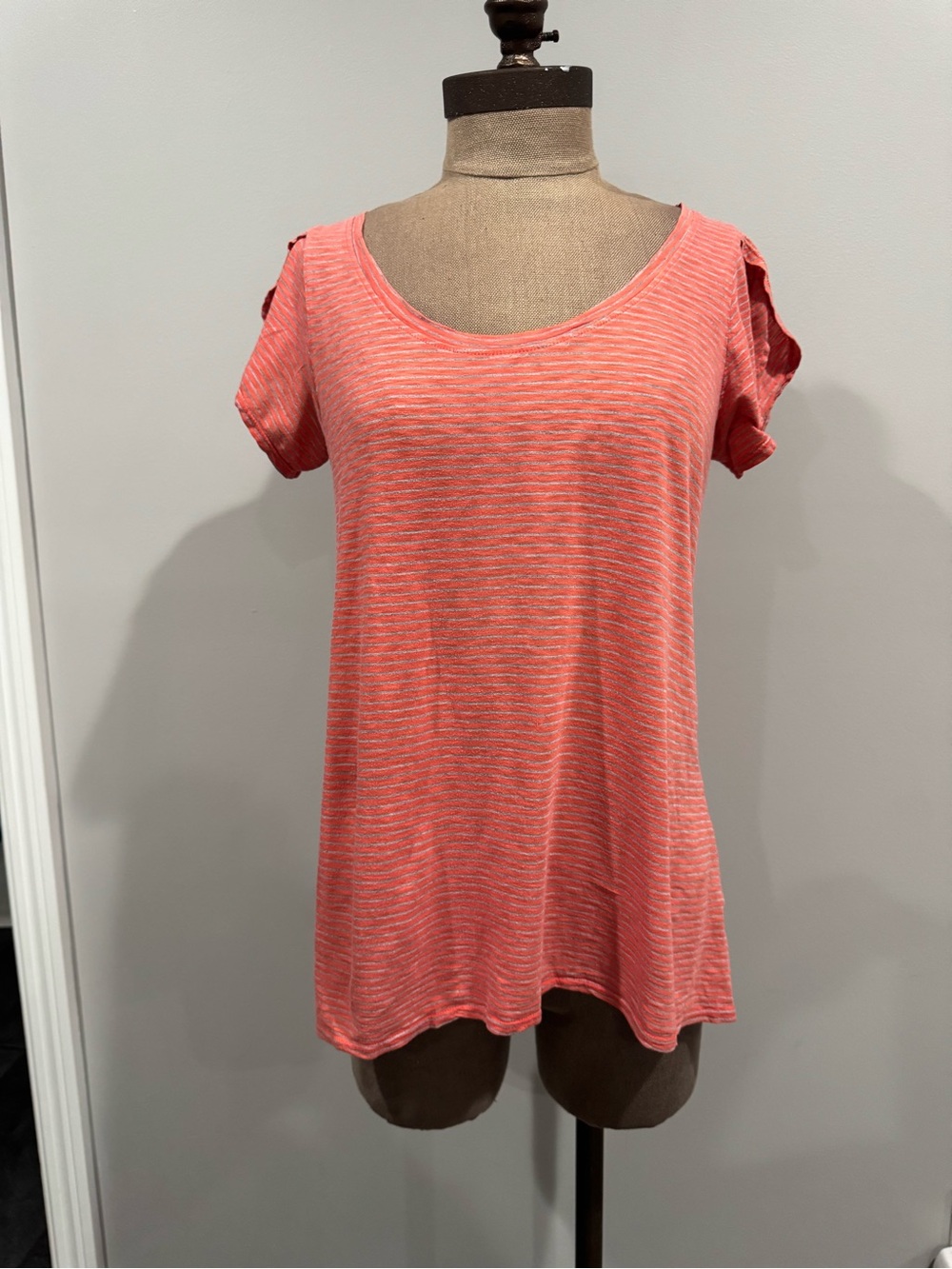 C&C California Casual Coral Stripe Scoop Neck Women's Top